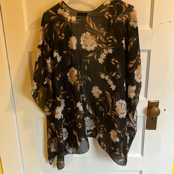 Le Château Black Floral Cover Up - Picture 2 of 8